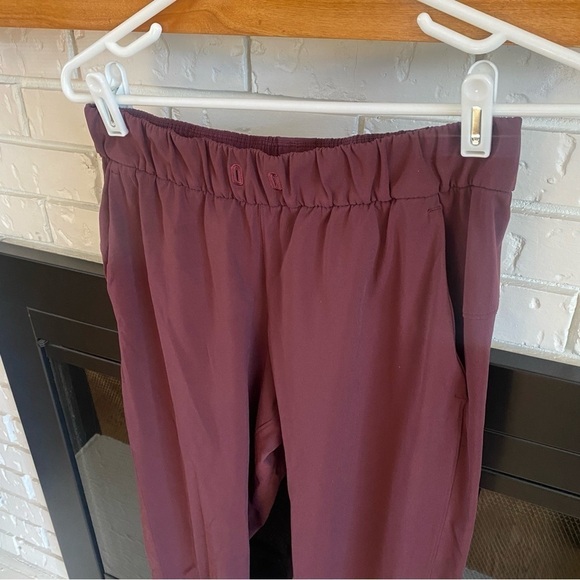 Women’s Lululemon On the Fly Joggers - Size 6 - Picture 2 of 8